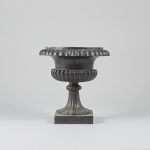 1190 1015 GARDEN URN